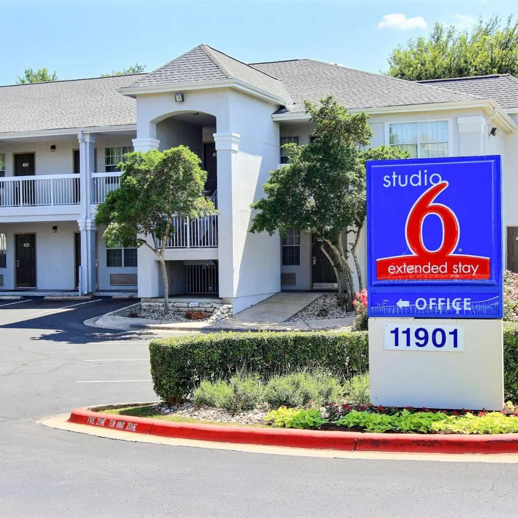 Photograph of Studio 6 Extended Stay - Austin, TX - Northwest