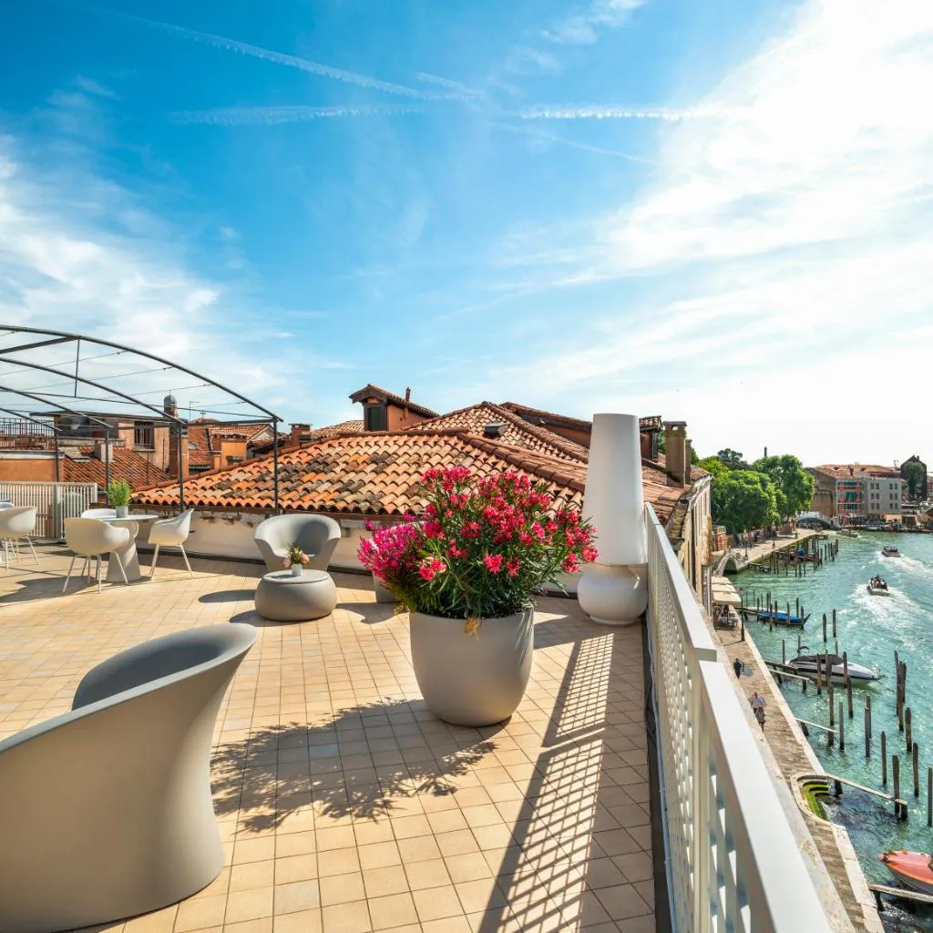 Photograph of Venetian Palace R&R