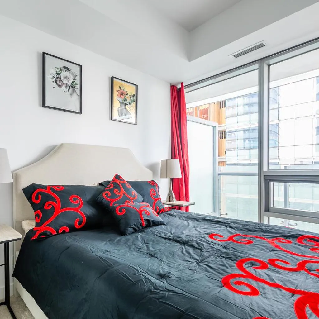 Photograph of Classy 1 Bedroom on 32 Floor with Balcony in Downtown