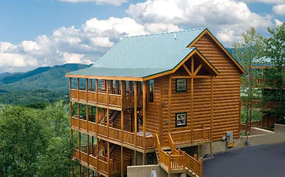 Photograph of Bashful Bear: 6bdrm 6bath, Specials, Free Tickets, Elevator, Amazing View, Hot Tub, Gameroom