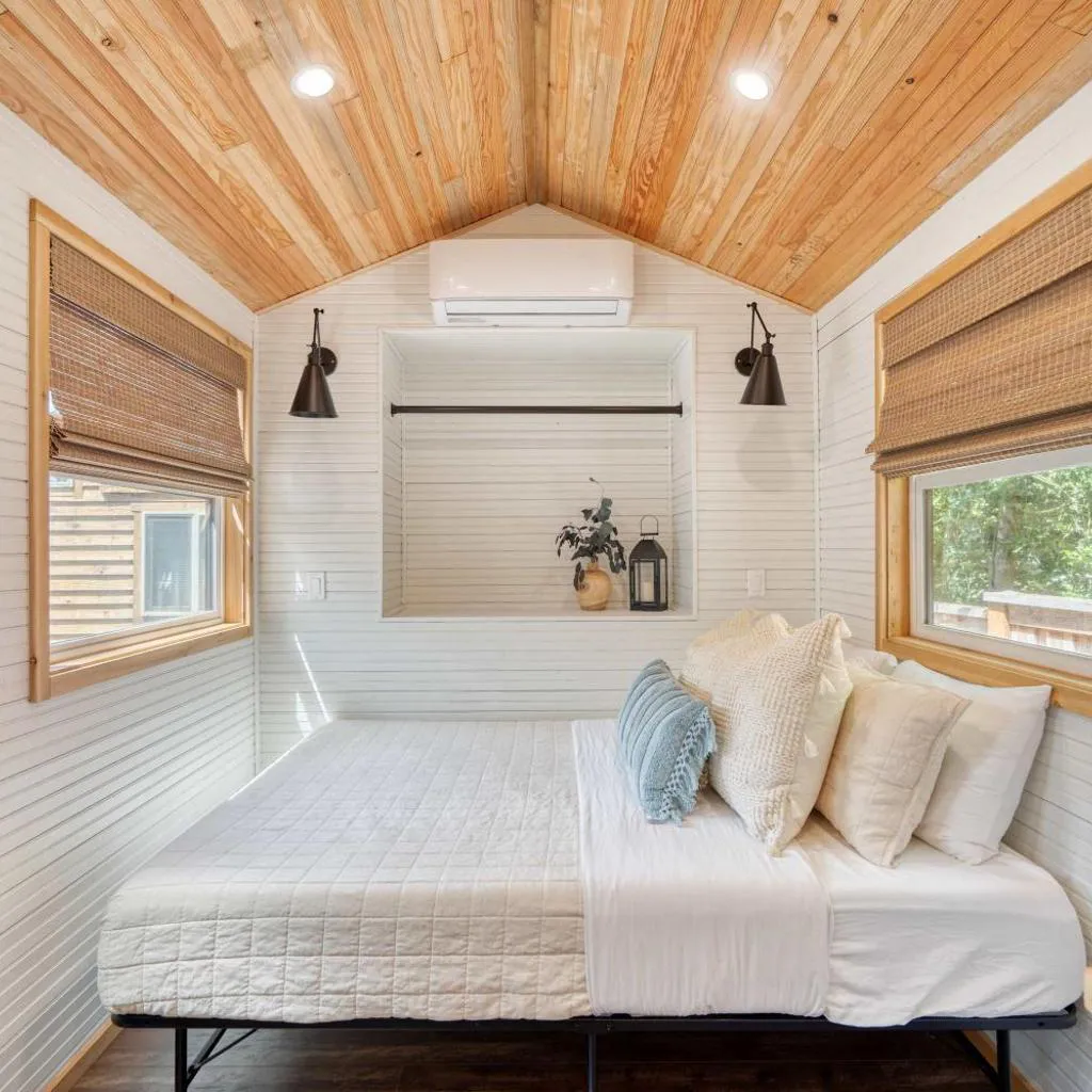 Photograph of Stay Portland - Tiny Farmhouse - Walk to Local Shops & Restaurants