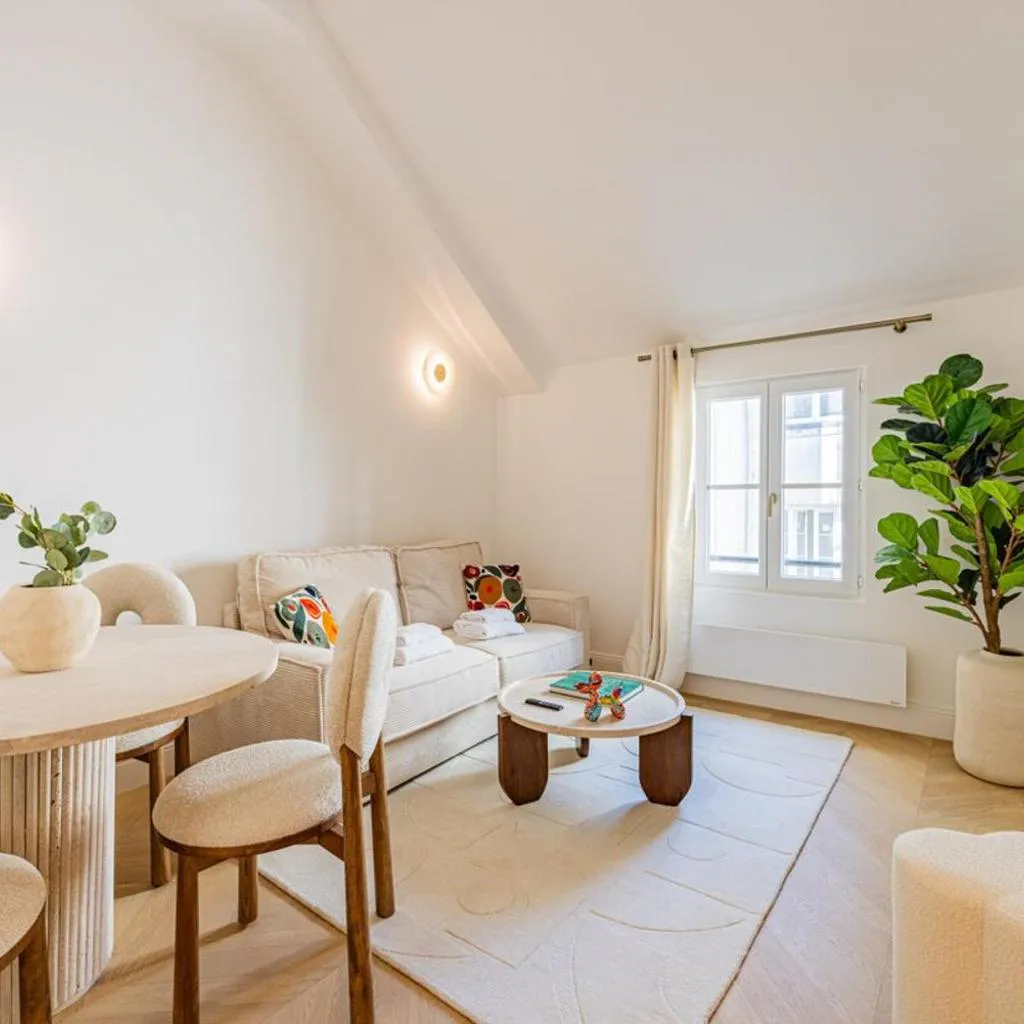 Photograph of 10 New suite 4 people - Saint-Germain Notre-Dame