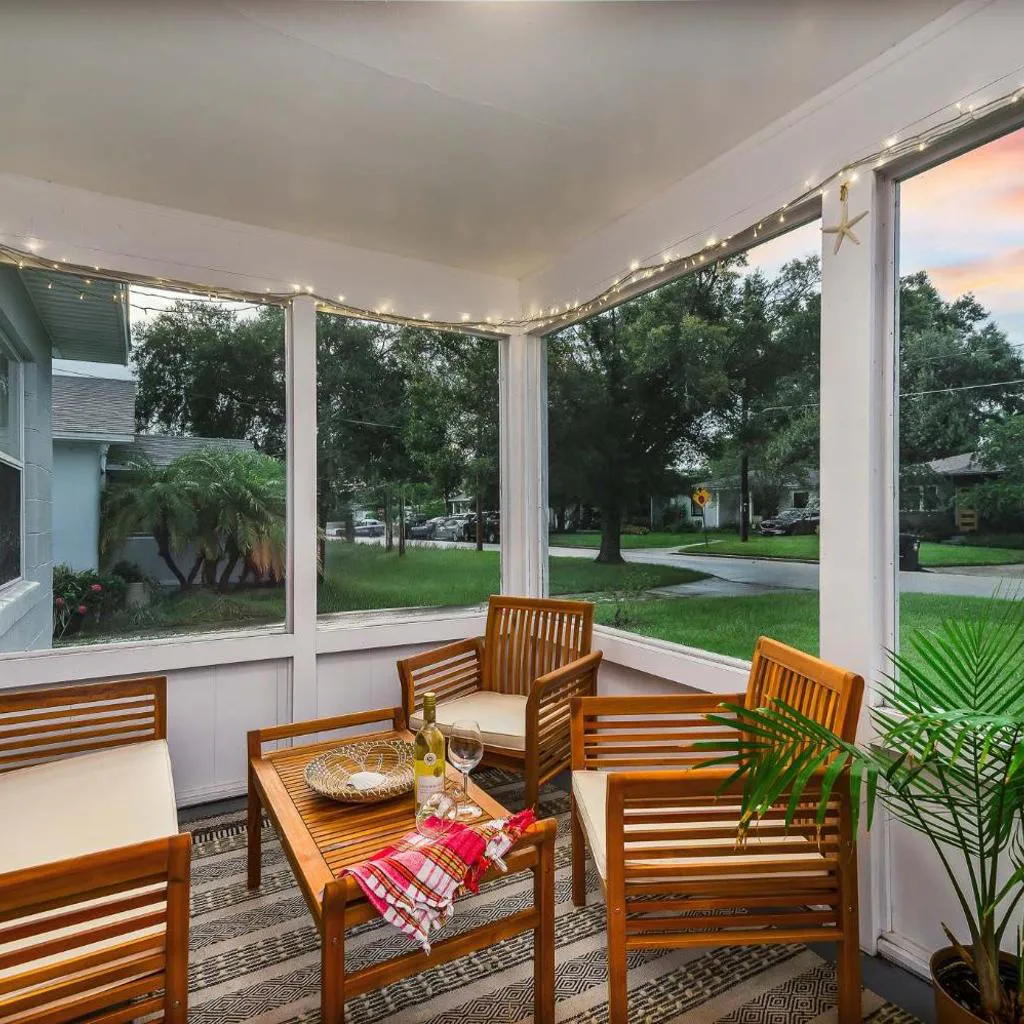 Photograph of 2 MI to DT Orlando & Winter Park