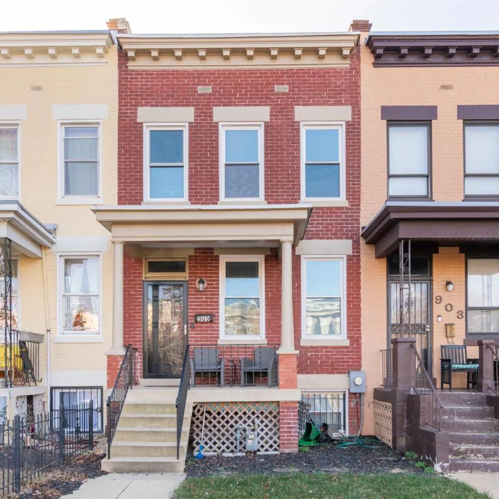 Photograph of Comfortable 4 Bedroom Home with City View Near Capitol Hill Washington DC