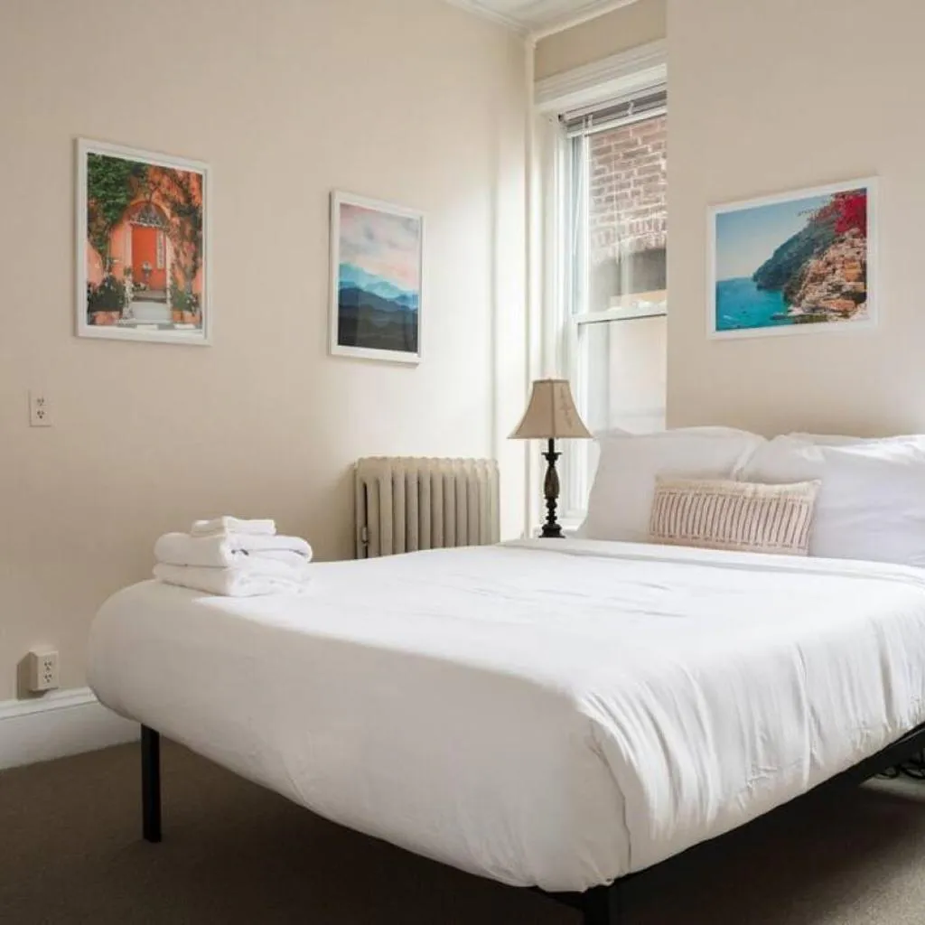 Photograph of Charming 1 Bedroom Newbury Street