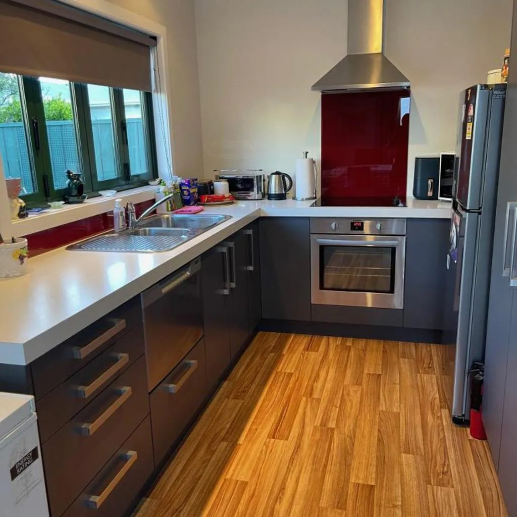 Photograph of Cosy 2 Bedroom Cottage with Parking Near Airport & Beaches