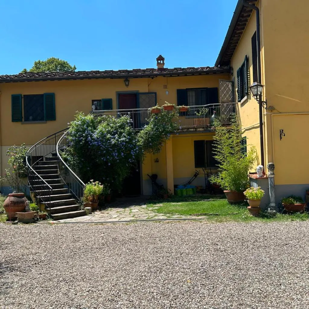 Photograph of Florence, apartment with courtyard 3km from central station Z
