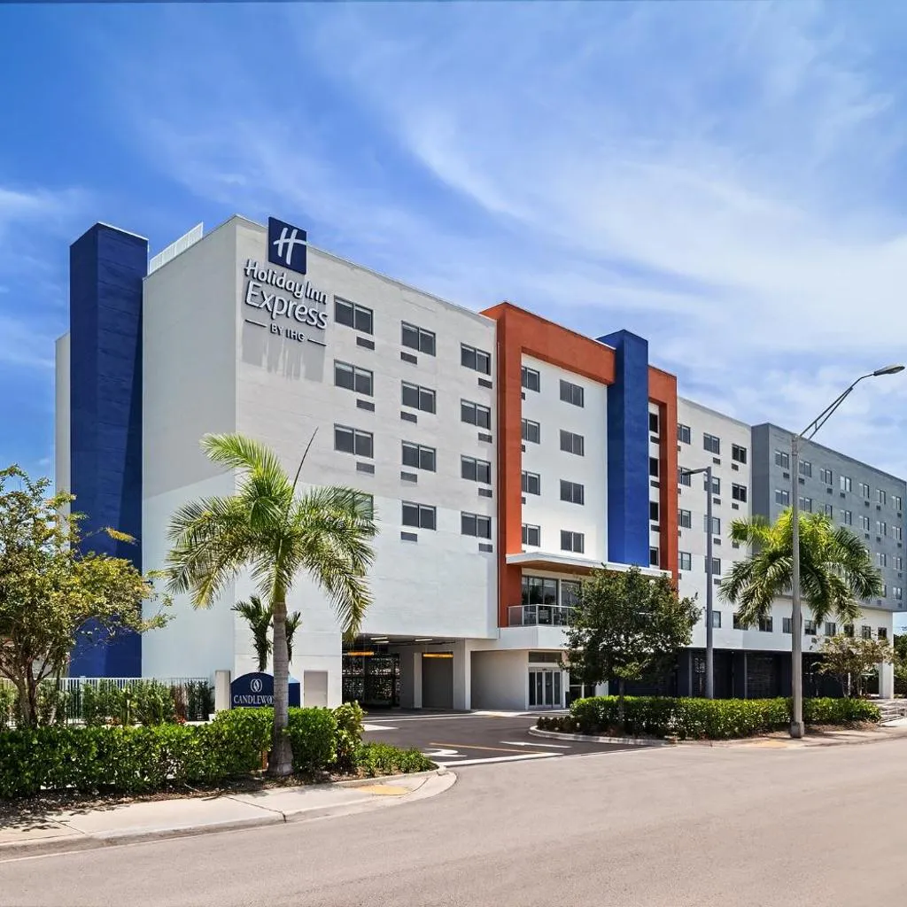 Photograph of Holiday Inn Express & Suites Miami Intl Airport - 36th St by IHG