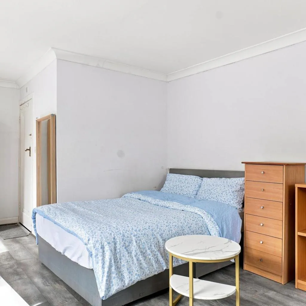 Photograph of Self-Contained Studio Apartment Near Old Trafford, Manchester