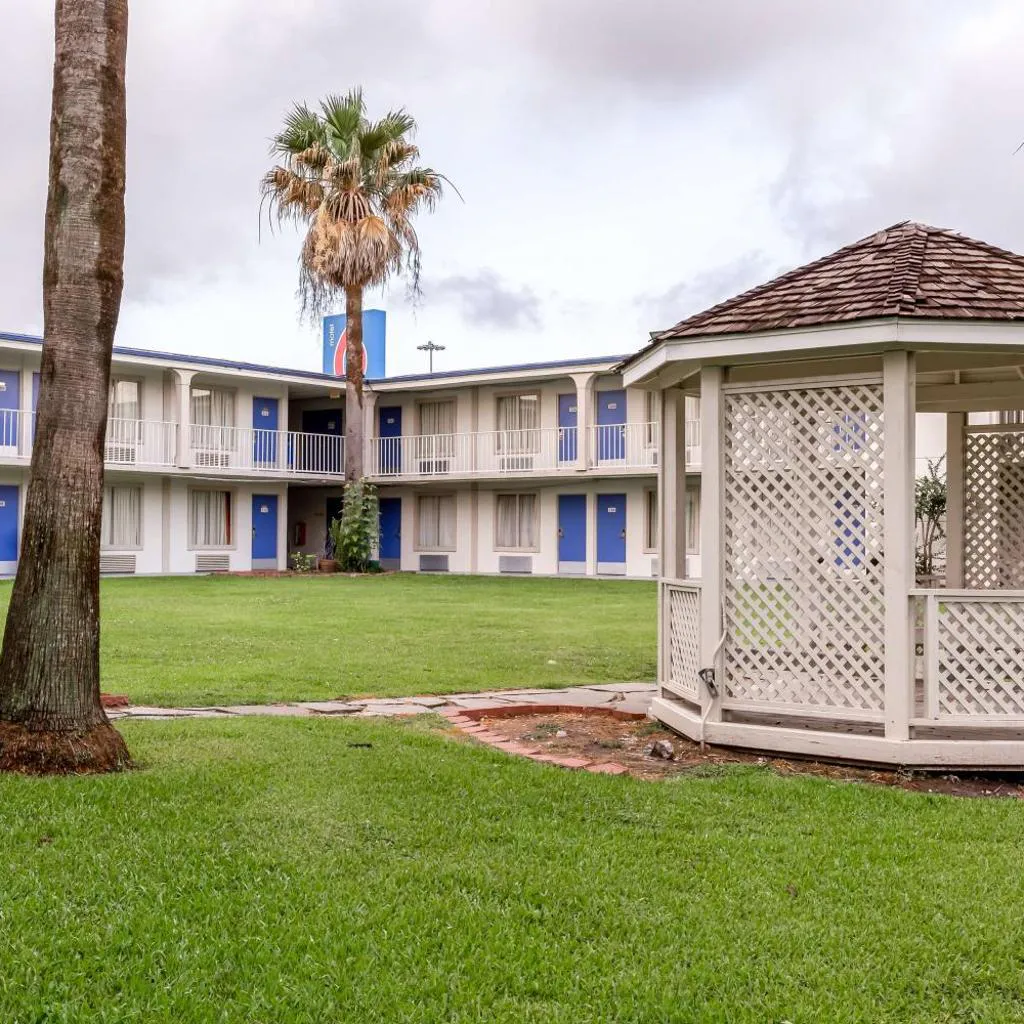 Photograph of Motel 6-Houston, TX - East