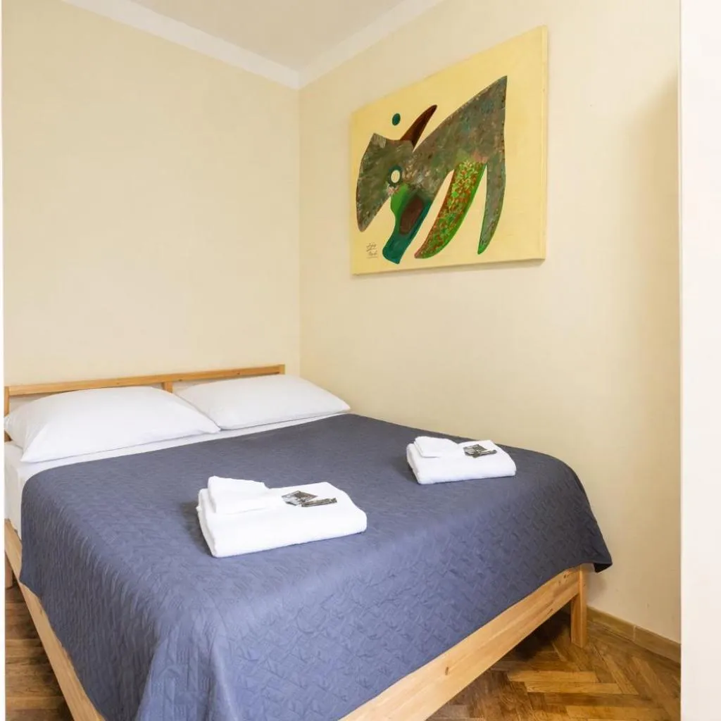 Photograph of DATRI Petite Suite 10
