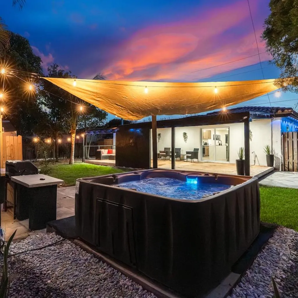 Photograph of Home in Fort Lauderdale with Hot Tub and BBQ