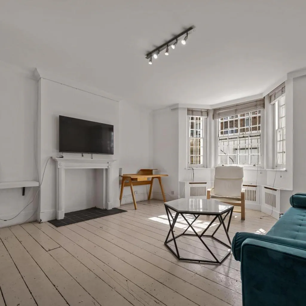 Photograph of Chelsea 1-bed Flat with Patio
