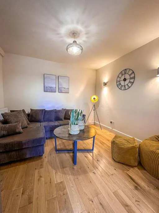 Photograph of Bright & Spacious Split Level Flat in Kennington