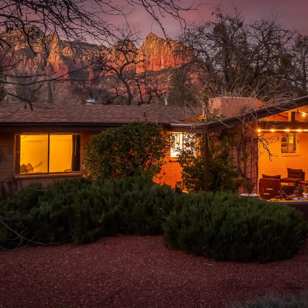 Photograph of Myrinn- Classic Beauty with Firepit and Red Rock Views