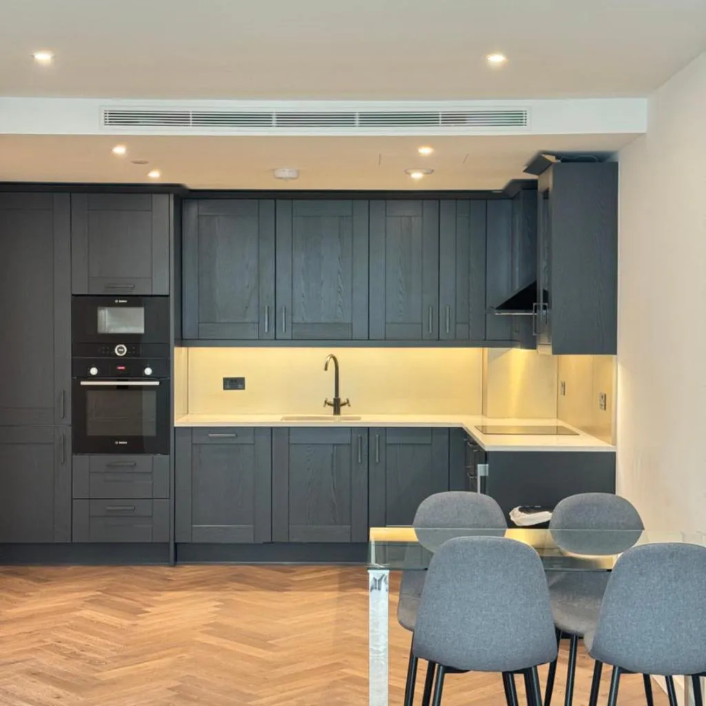 Photograph of Tower Bridge Luxury Apartments with Balcony
