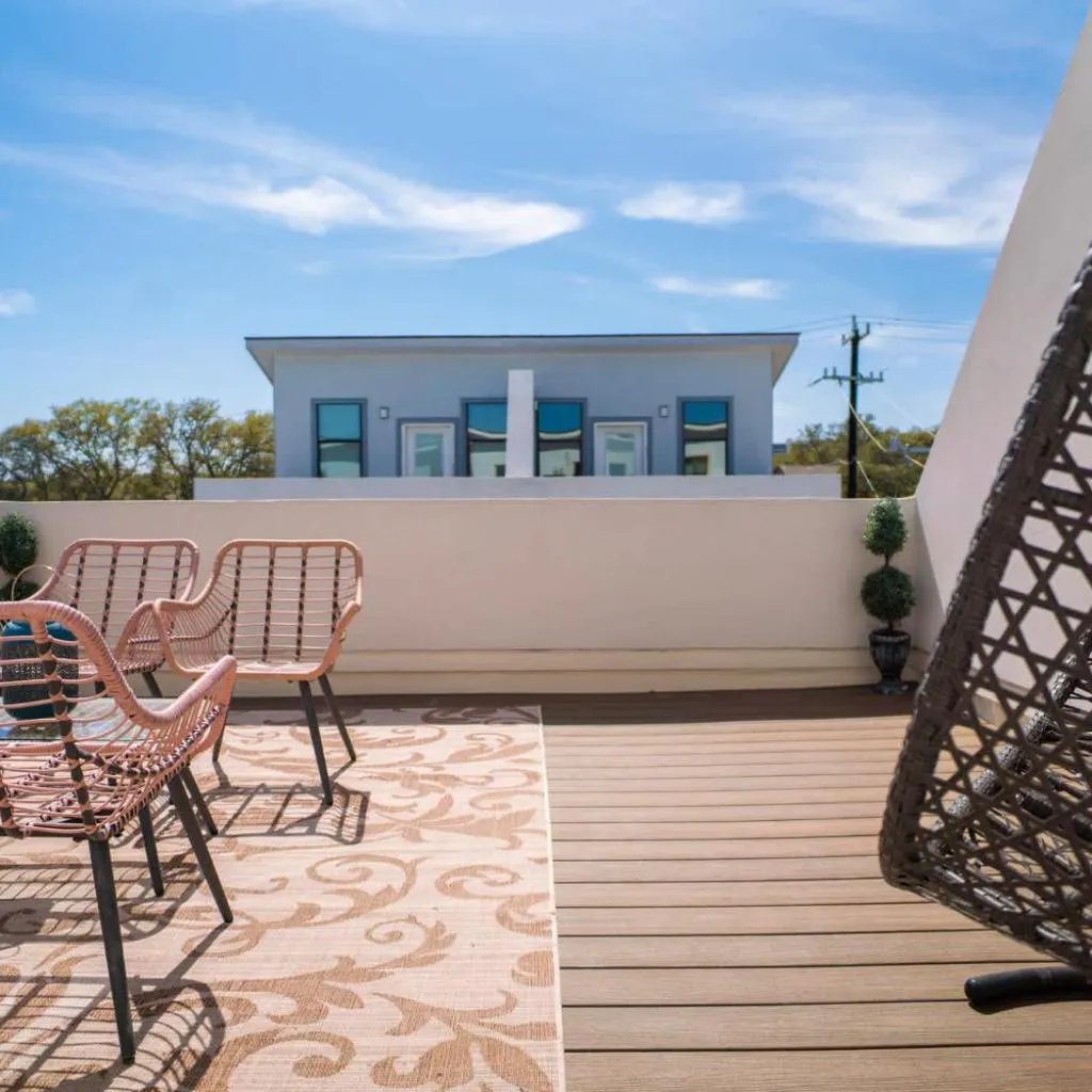 Photograph of 3BR City Views Yard Play 8 min to Six Flags