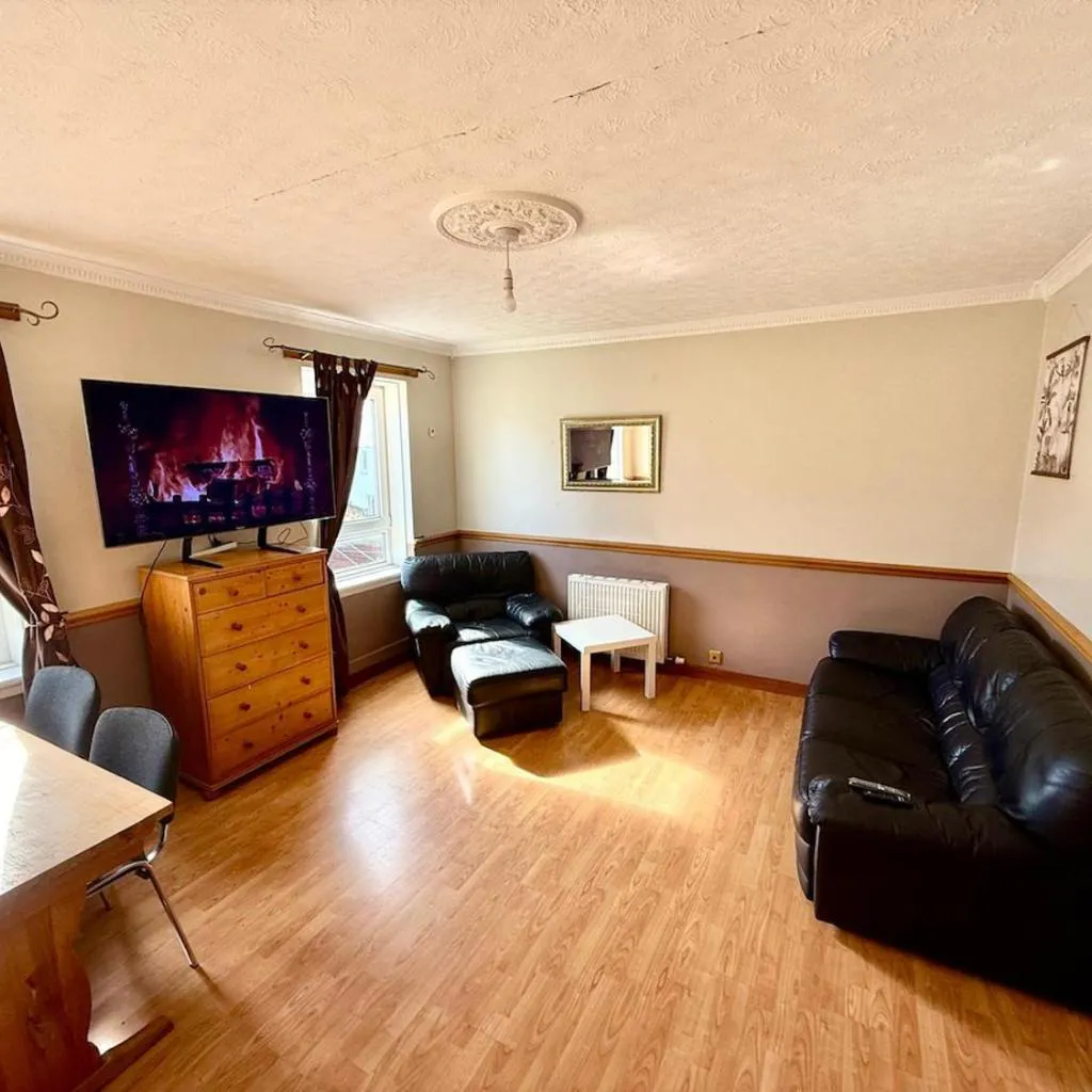 Photograph of Spacious 3 Bedroom Flat