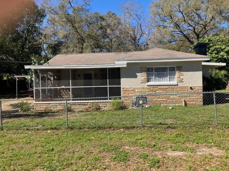 Photograph of Hidden Gem 3br/1b+Jacuzzi+busch garden+fishn+kayak