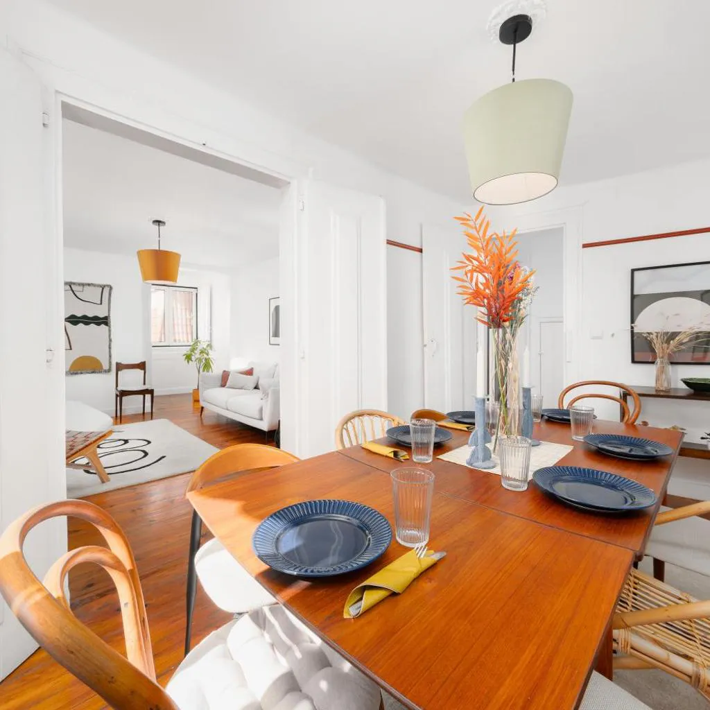 Photograph of Central 6BR Luxury with River Views & AC