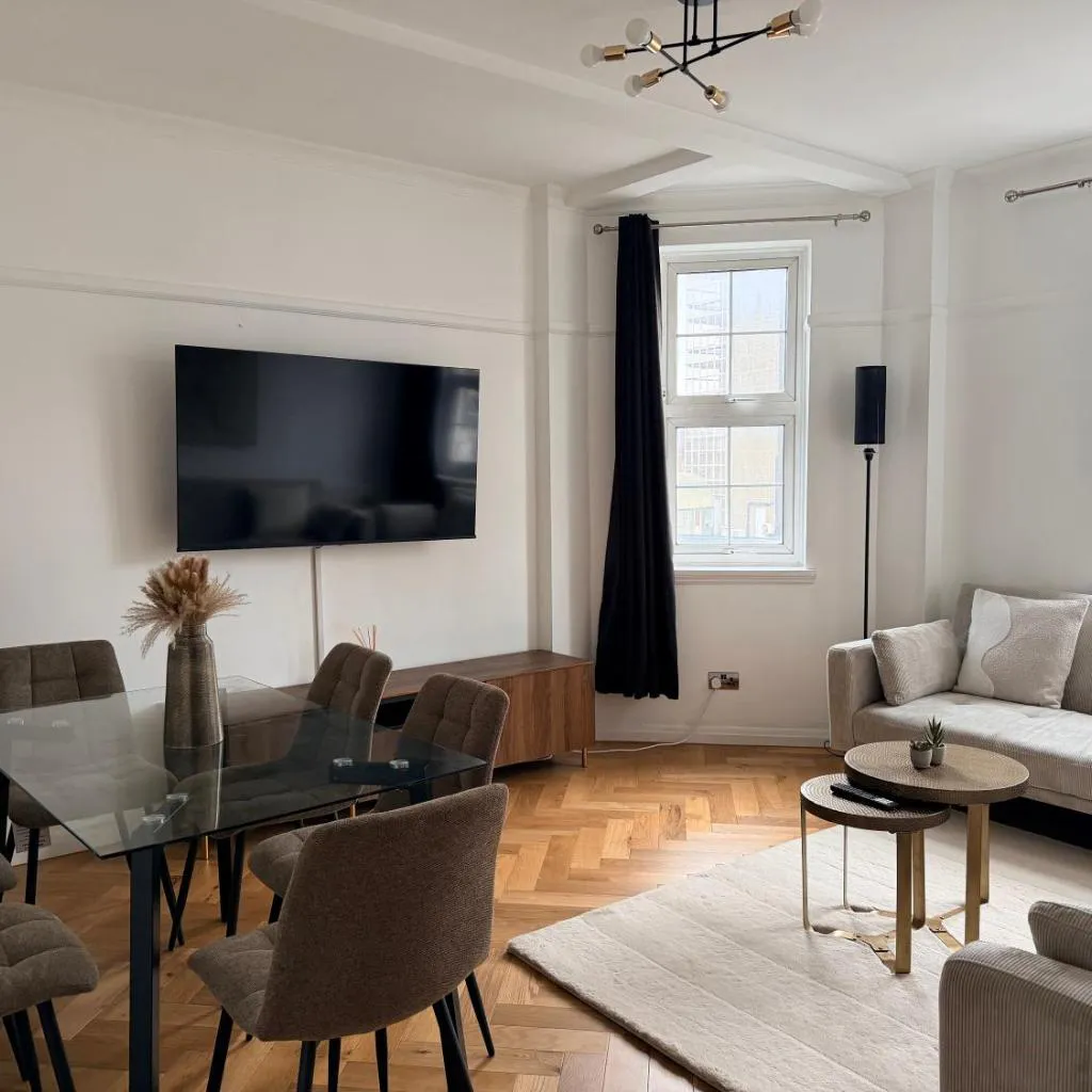 Photograph of Modern Central London Apartment near Paddington & Hyde Park - Sleeps 9