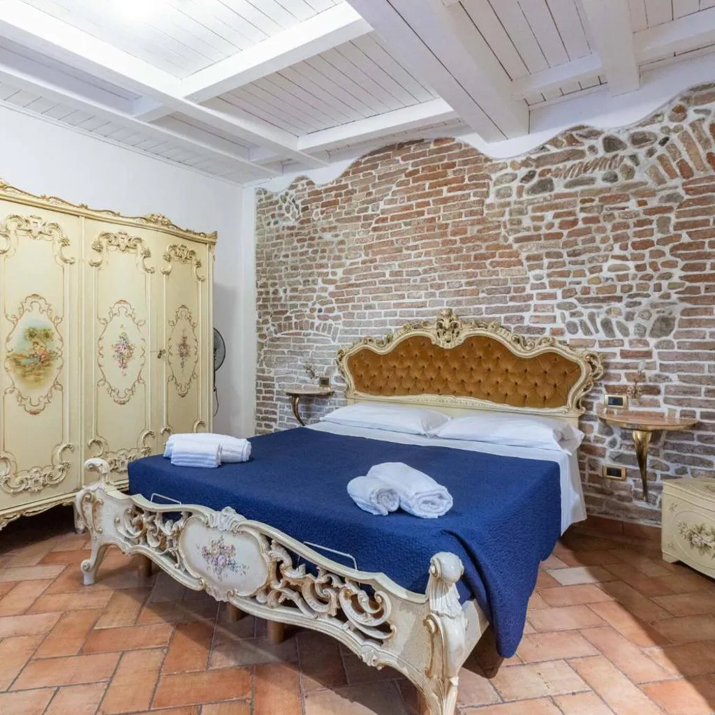 Photograph of De'Gombruti, Bologna by Short Holidays