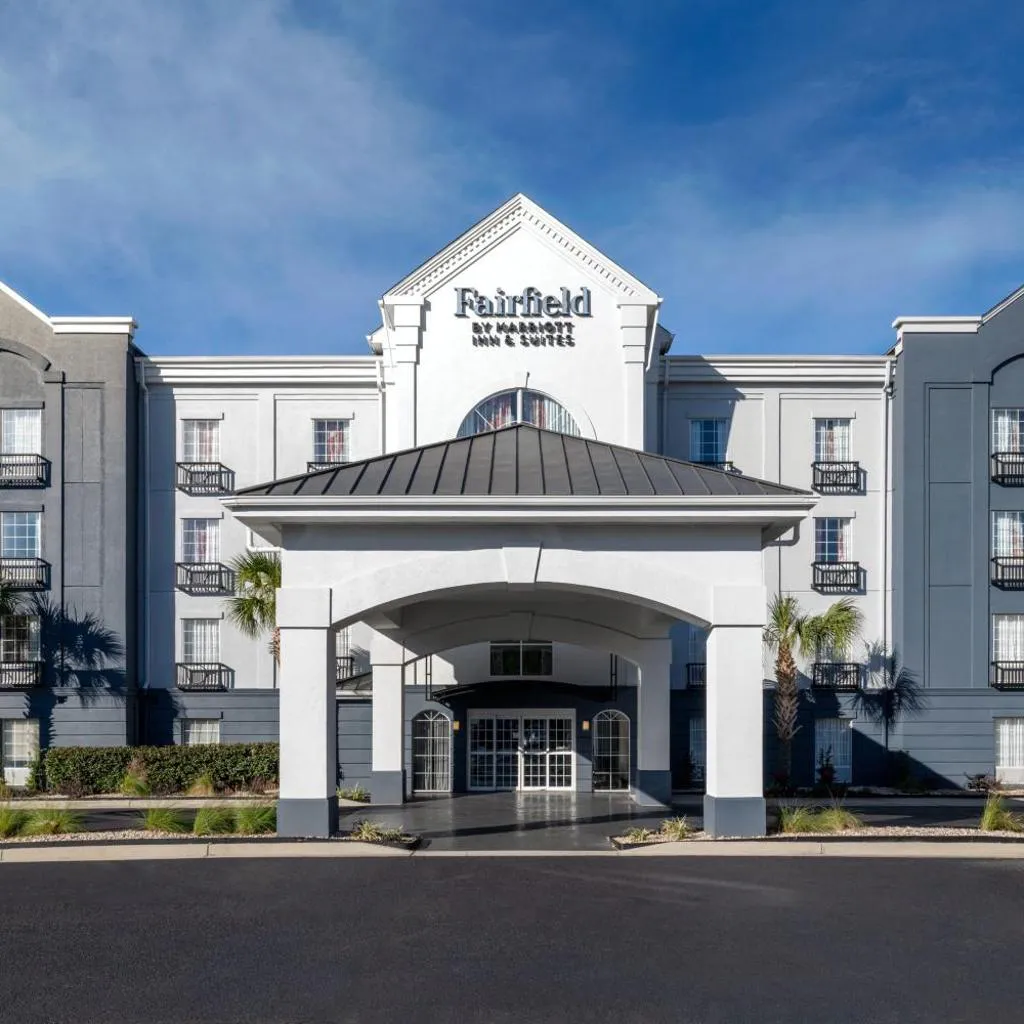 Photograph of Fairfield Inn & Suites by Marriott Charleston North/Ashley Phosphate