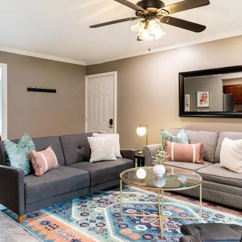 Photograph of Downtown Nashville Condo, Walk to Broadway with Free Parking