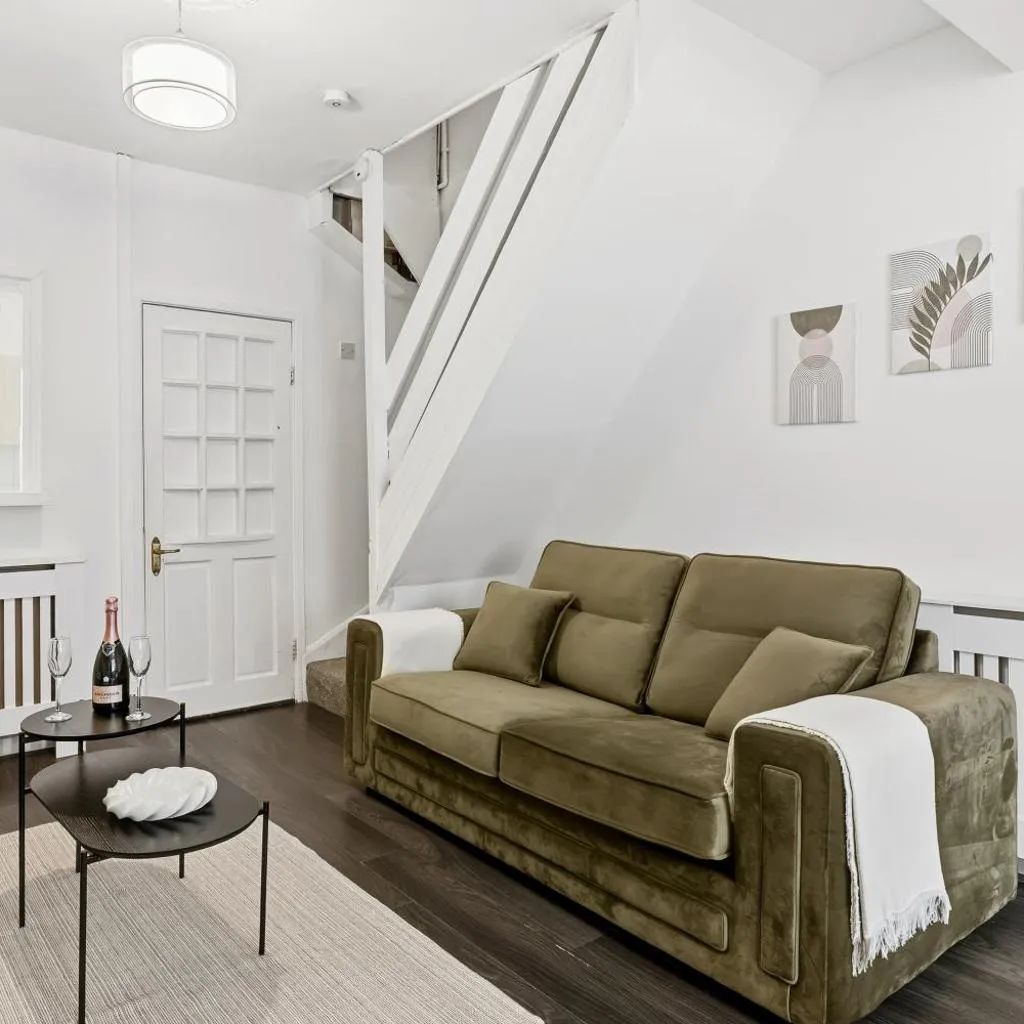 Photograph of Warm and Cosy Home at L6 Sleeps 5