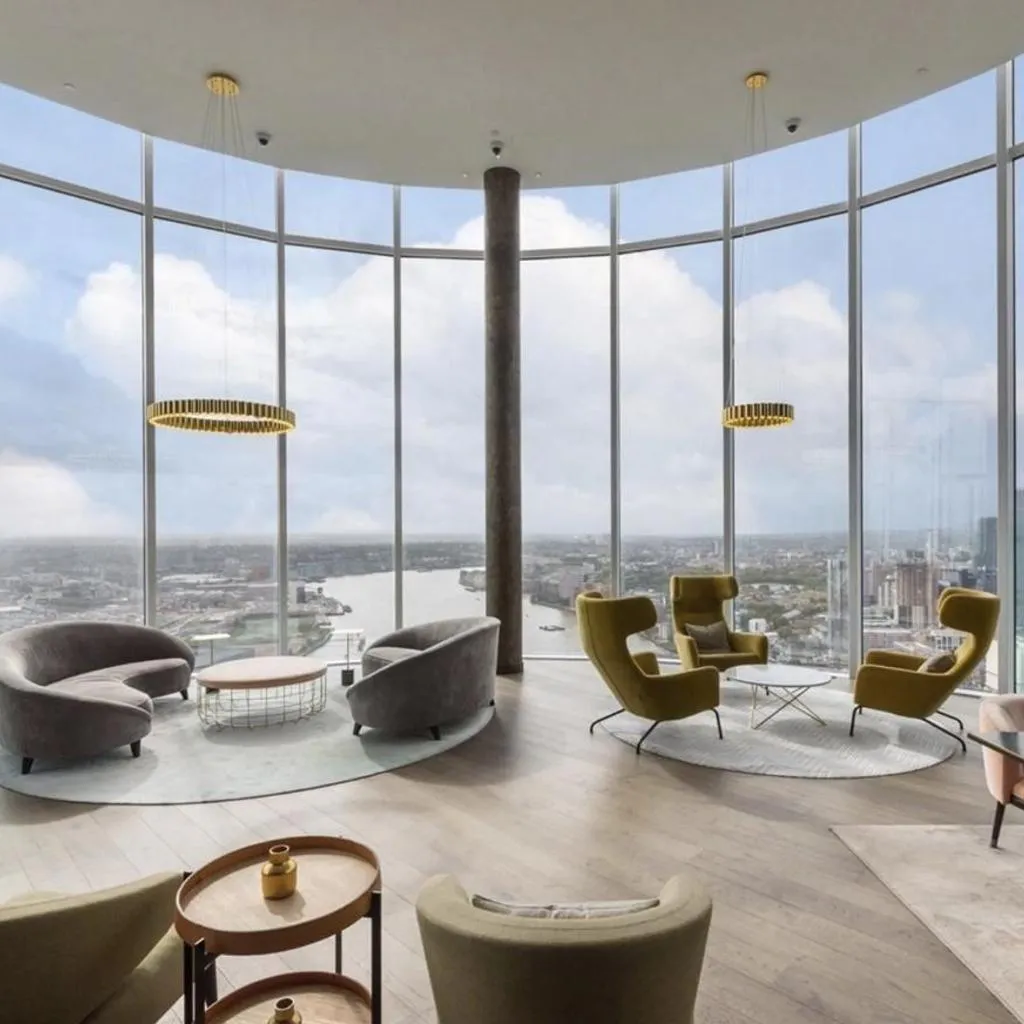 Photograph of 42nd Floor Skylounge panoramic Canary Wharf views