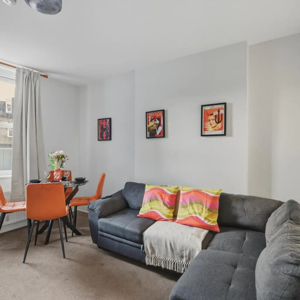 Photograph of Comfortable Modern Apartment near Hammersmith
