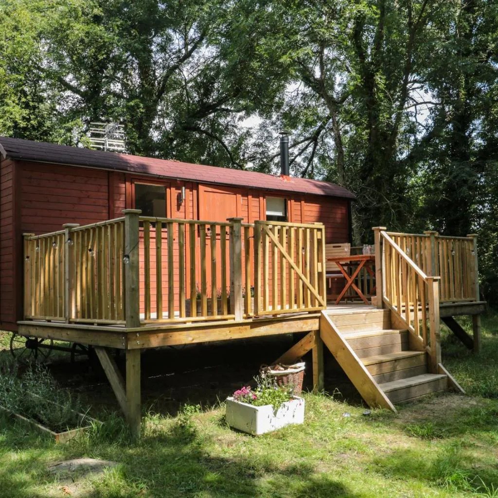 Photograph of The Foxes Den Shepherds Hut