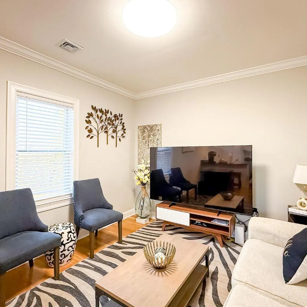 Photograph of 40-Newly renovated, stylish and beautiful apartment with 4br
