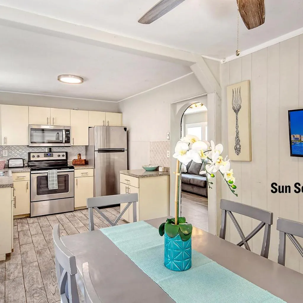 Photograph of Arlington Bungalows-Sarasota 10 min to Siesta Key