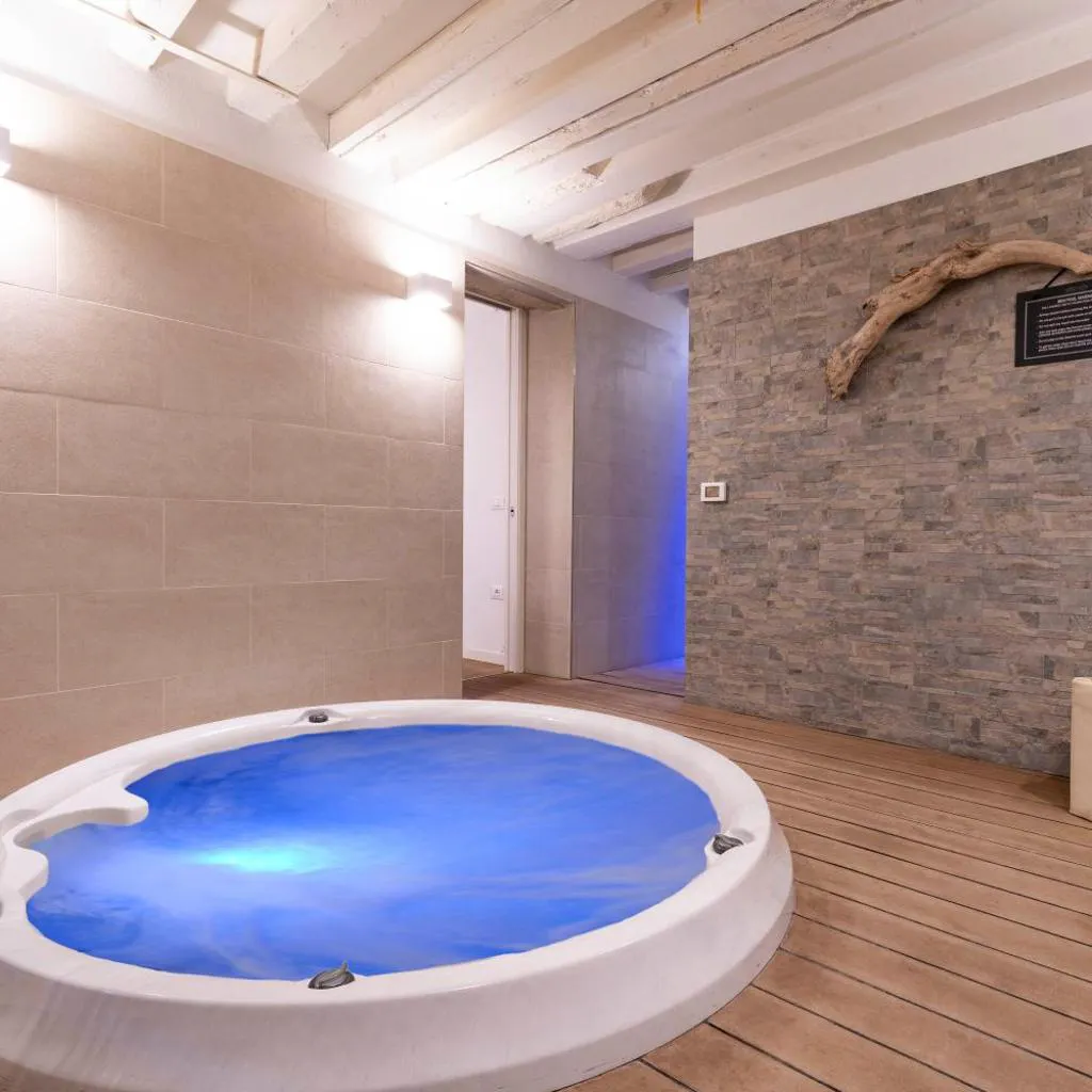 Photograph of San Samuele Venezia Centro+ Wellness Pool Jacuzzi