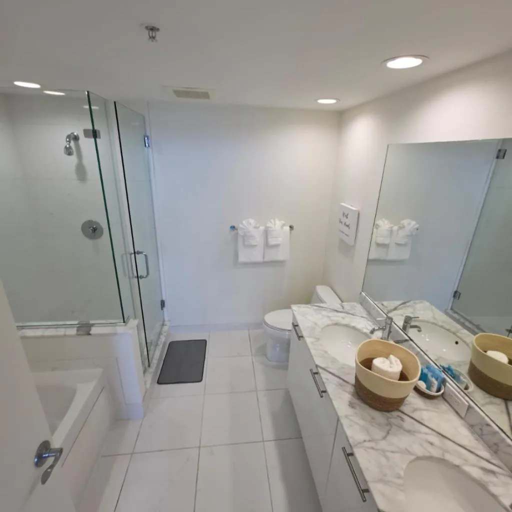 Photograph of Lux in White 2BR, Balcony, Pool & Bay View