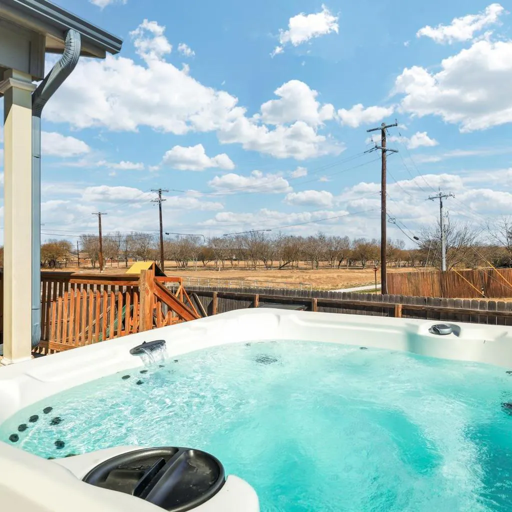 Photograph of Nr Sea World Hot Tub Game Room Yard Swing Set BBQ