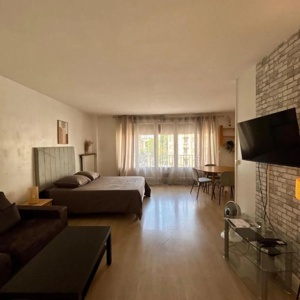 Photograph of Studio Tour Eiffel Lecourbe Paris