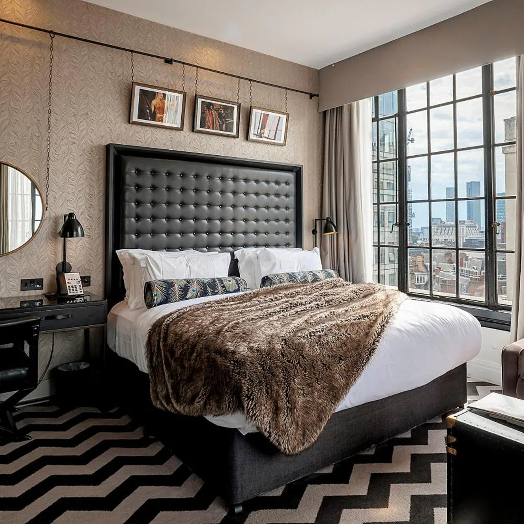 Photograph of The Rex - formerly Hotel Gotham