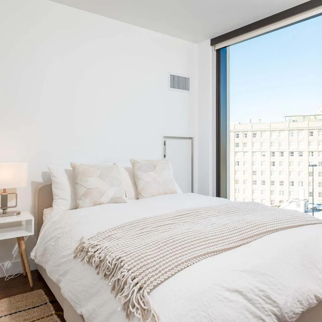 Photograph of Upscale Penthouse with Gym Parking near MGH TUFTS