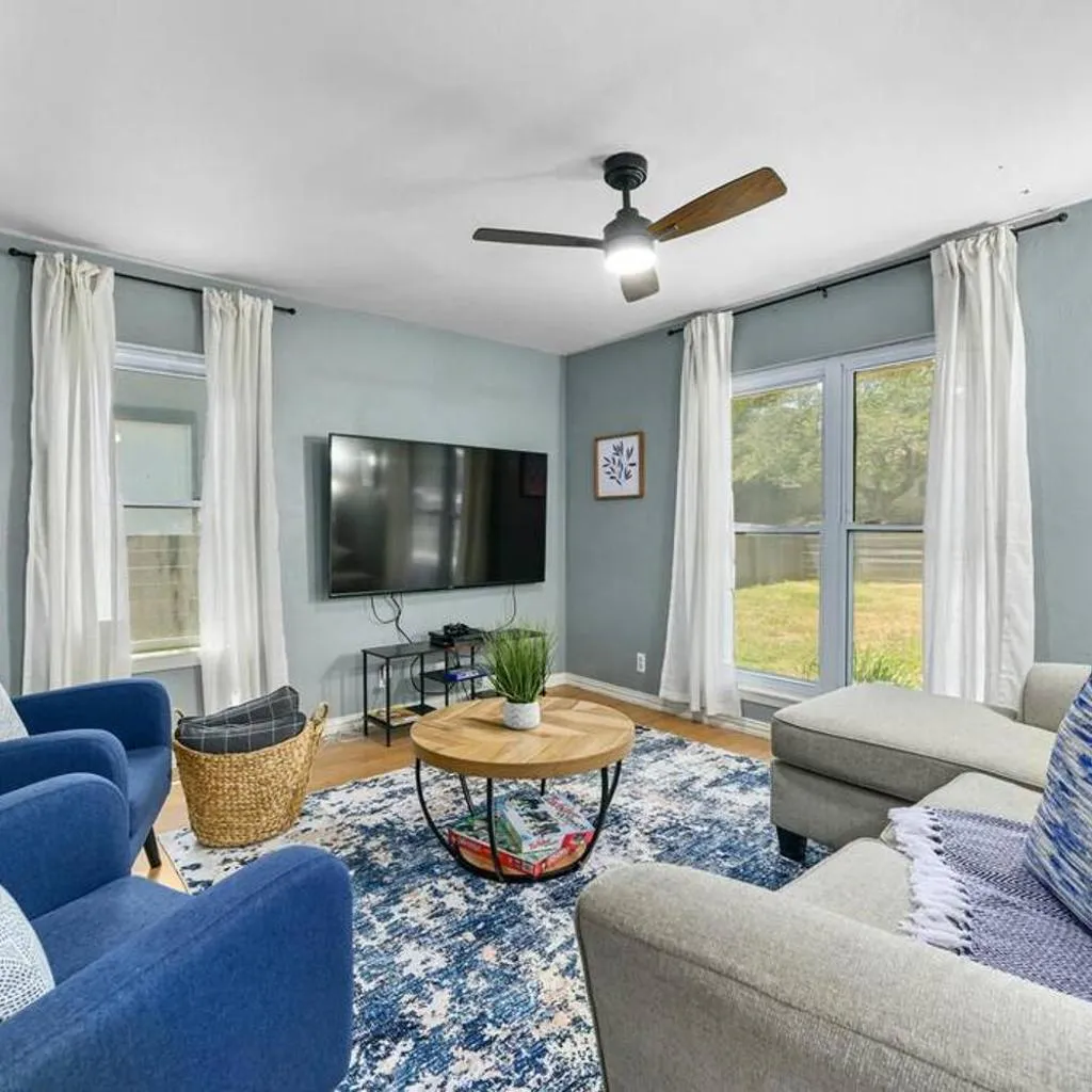 Photograph of Luxury 5BD 5min DownTown Airport and Firepit BBQ