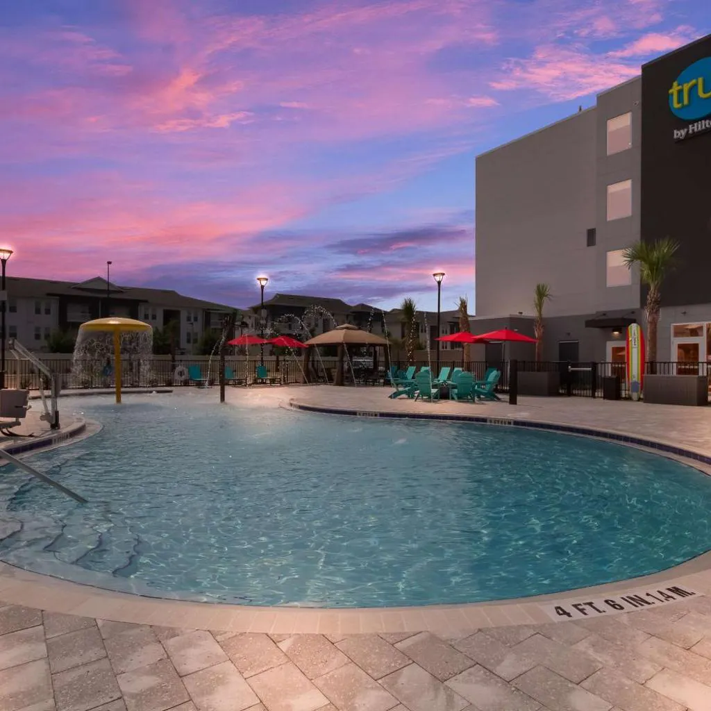 Photograph of Tru By Hilton Destin