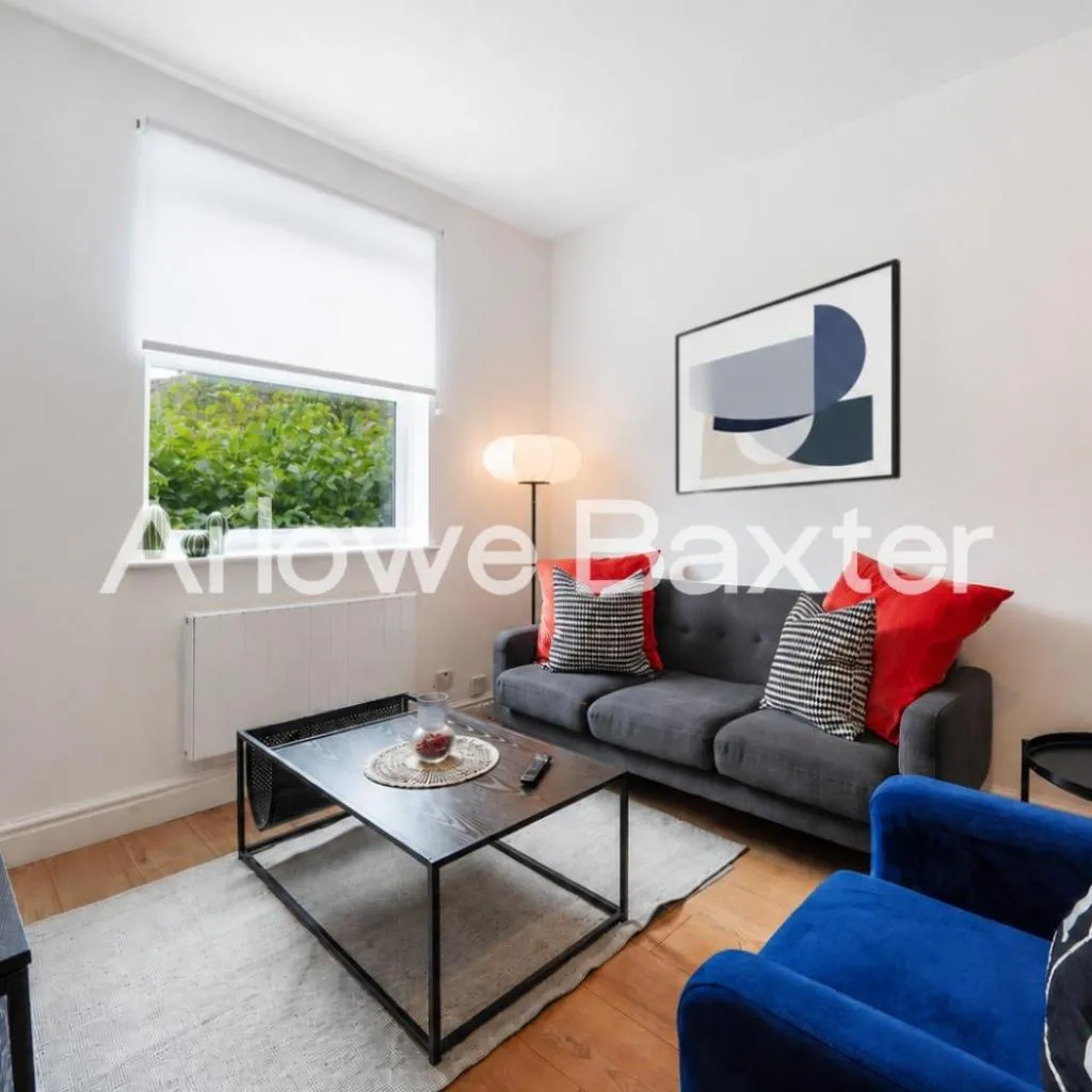 Photograph of Isle of Dogs 1-Bed Apt | Walk to Canary Wharf