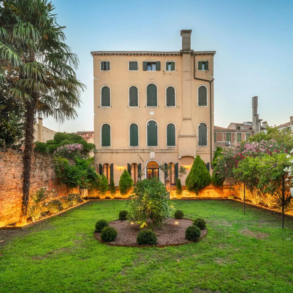Photograph of Domus Carla with Garden R&R