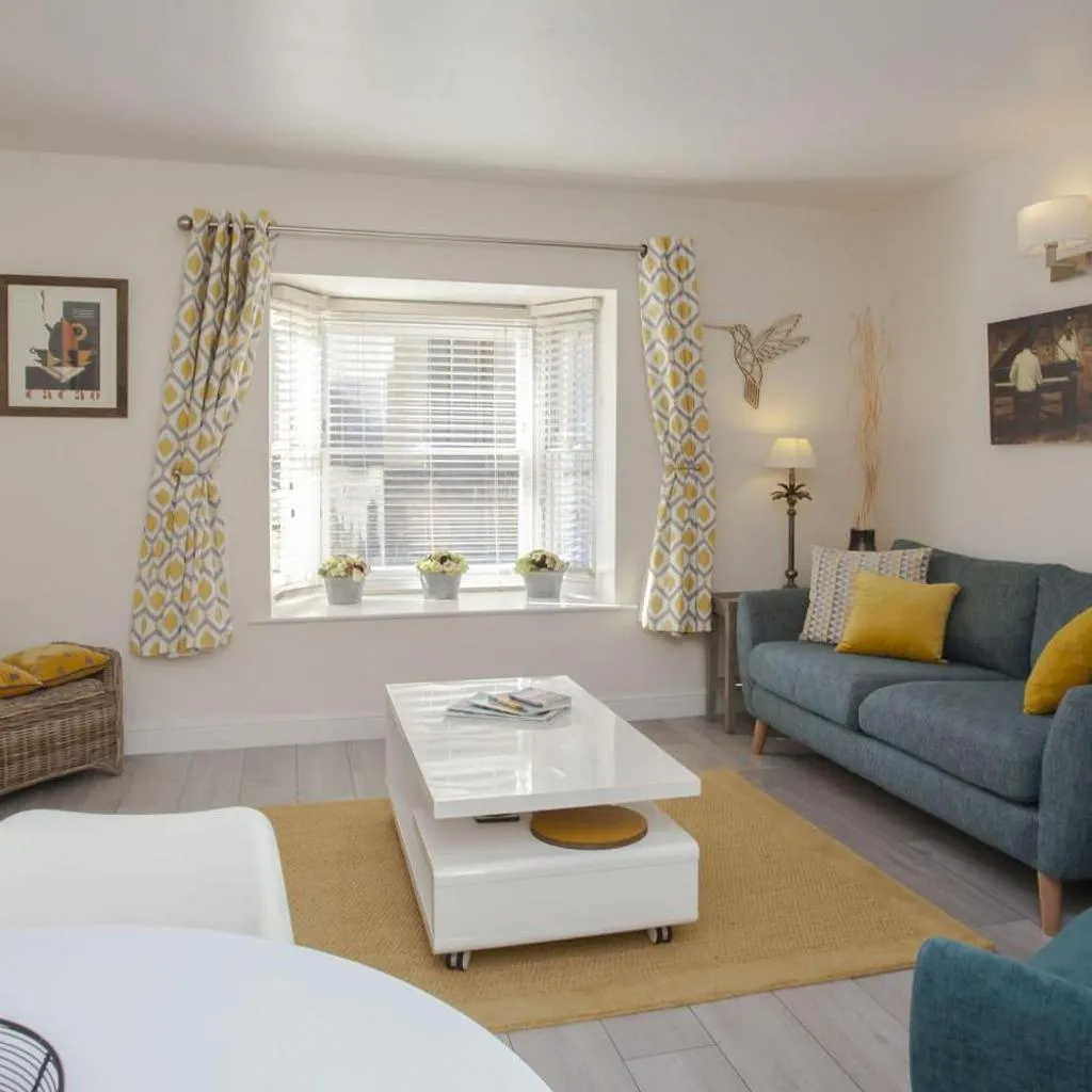Photograph of 2 Bed in Bath oc-bhr32