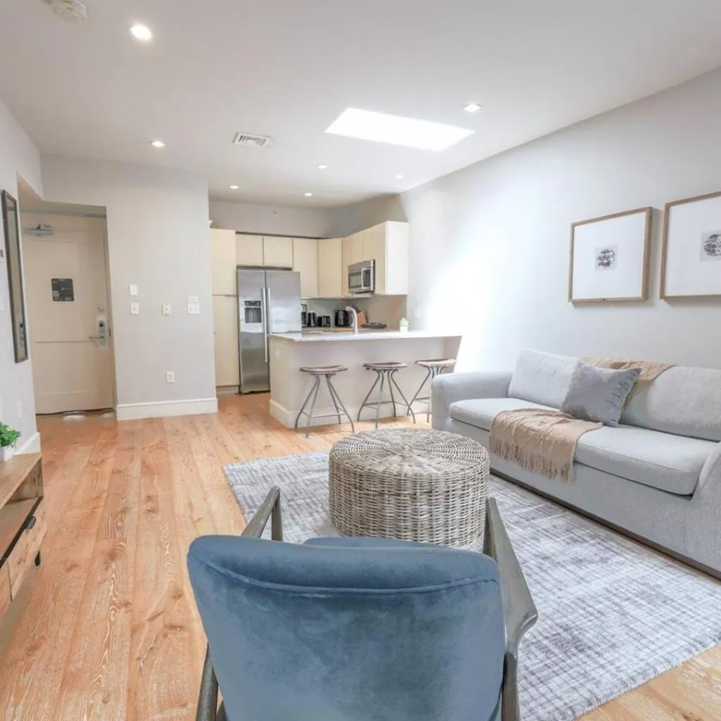 Photograph of Airy and Bright 1BR Newbury St