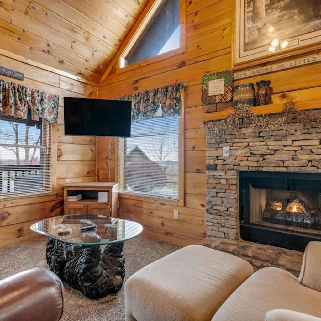 Photograph of Quaint Cabin Sleep 2 Hot Tub Shared Seasonal Pool
