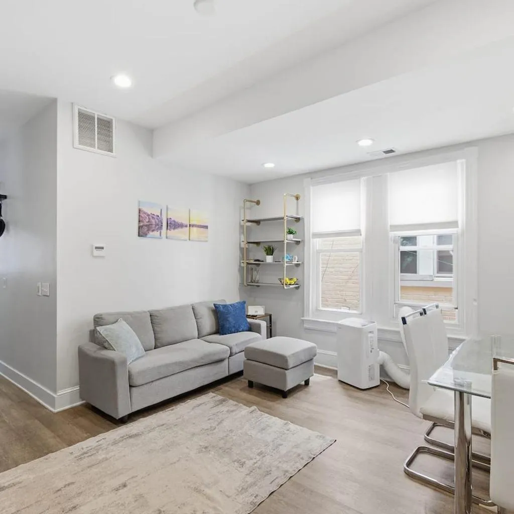 Photograph of 4 bdrm home in Columbia Heights NW DC sleeps 10