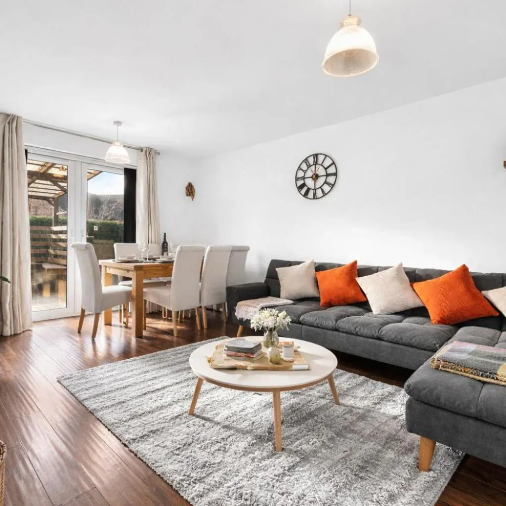 Photograph of Stylish 3BR Home - Sleeps 7 - 15 Min to City Centre, Parking Garden & Fast Wi-Fi