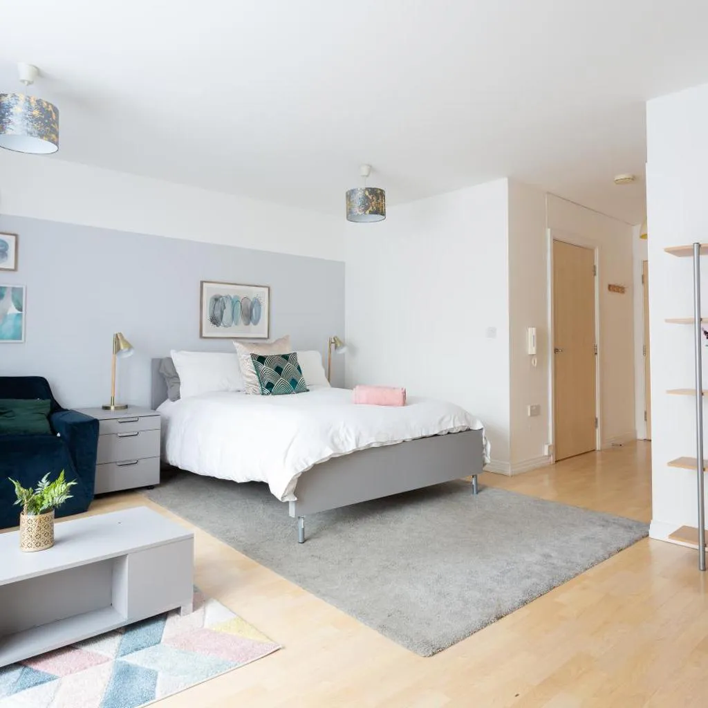 Photograph of Modern Spacious studio close to station